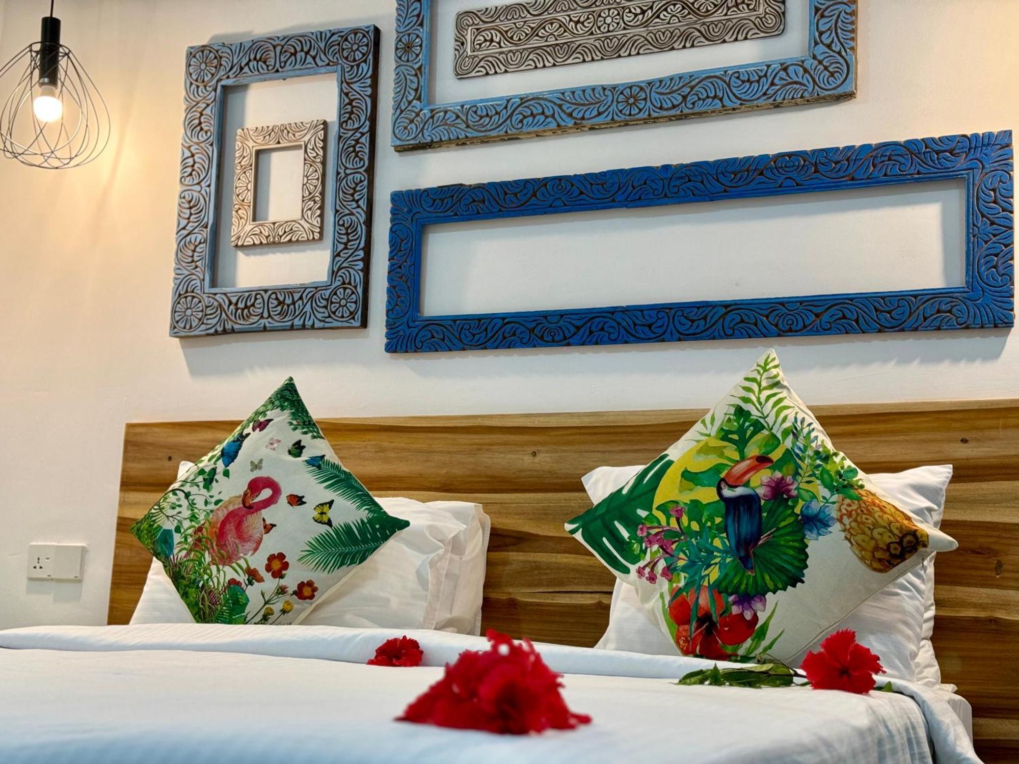 Opera Hotel Нунгви Екстериор снимка
