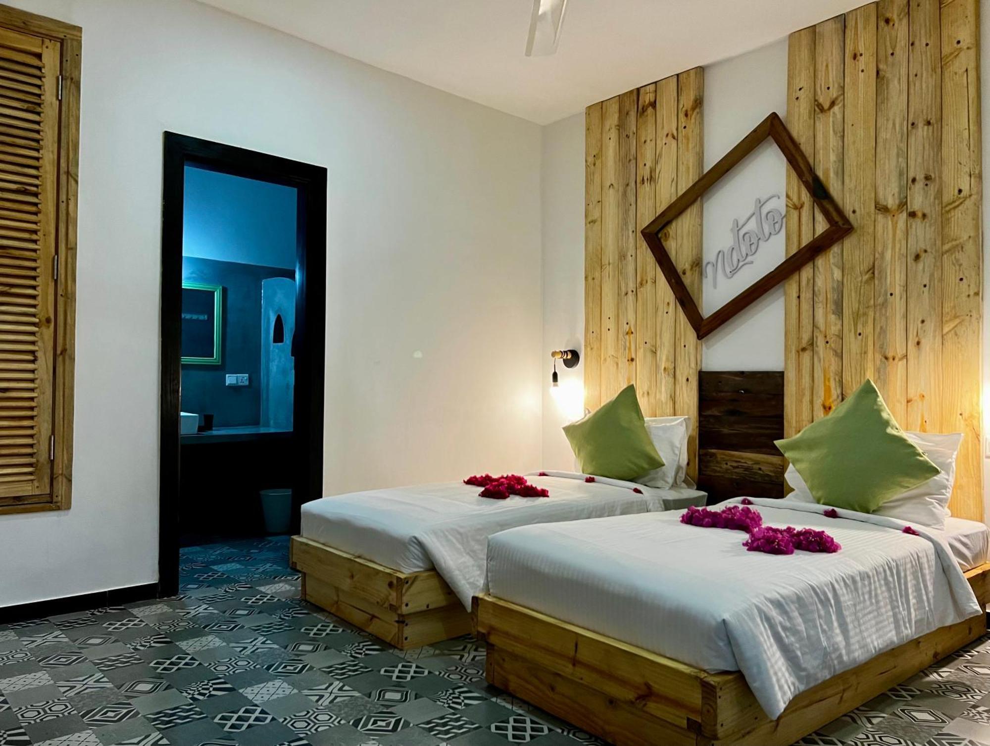 Opera Hotel Нунгви Екстериор снимка